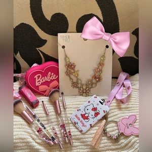 Hello kitty N Barbie gift set $28